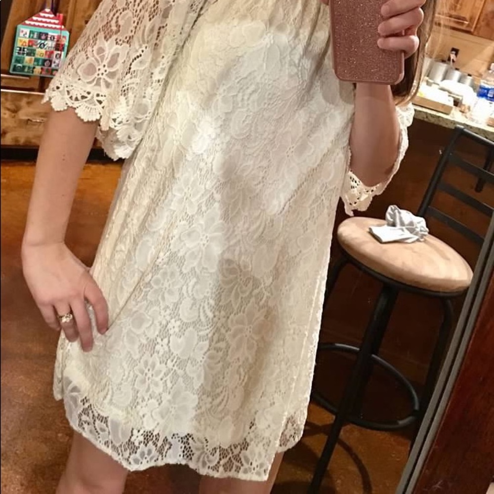Lace dress - Picture 2 of 2